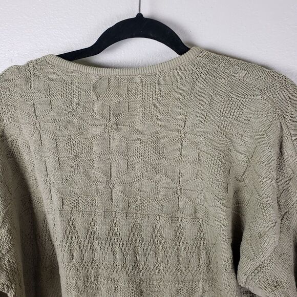 Women's NWT Taupe Winter Snowflake Oversize d Pullover Sweater Size Medium - Picture 3 of 10